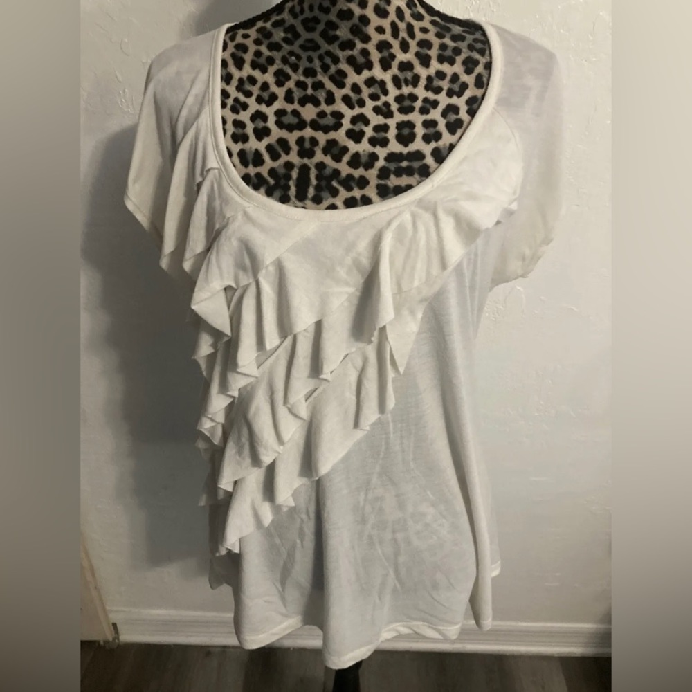 Torrid Top Blouse Size 1 White Asymmetrical Ruffles Cap Sleeves 27L X 21W